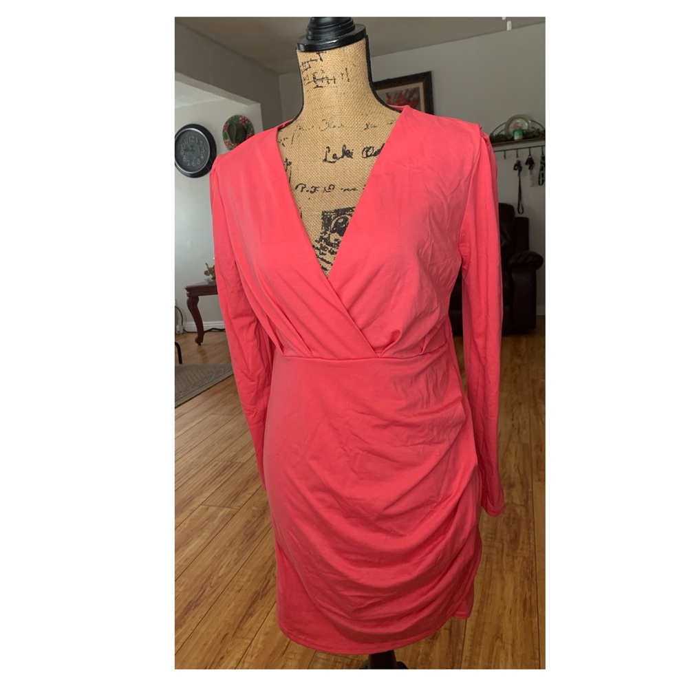 Pink ruffled long-sleeve dress 💗👗